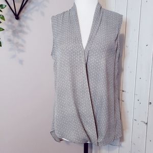 MAX STUDIO | FLOWY SLEEVELESS FAUX WRAP FRONT BLOUSE small